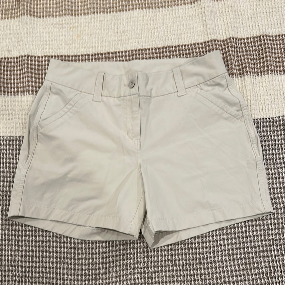 Vineyard vines performance women’s shorts Size 4 .